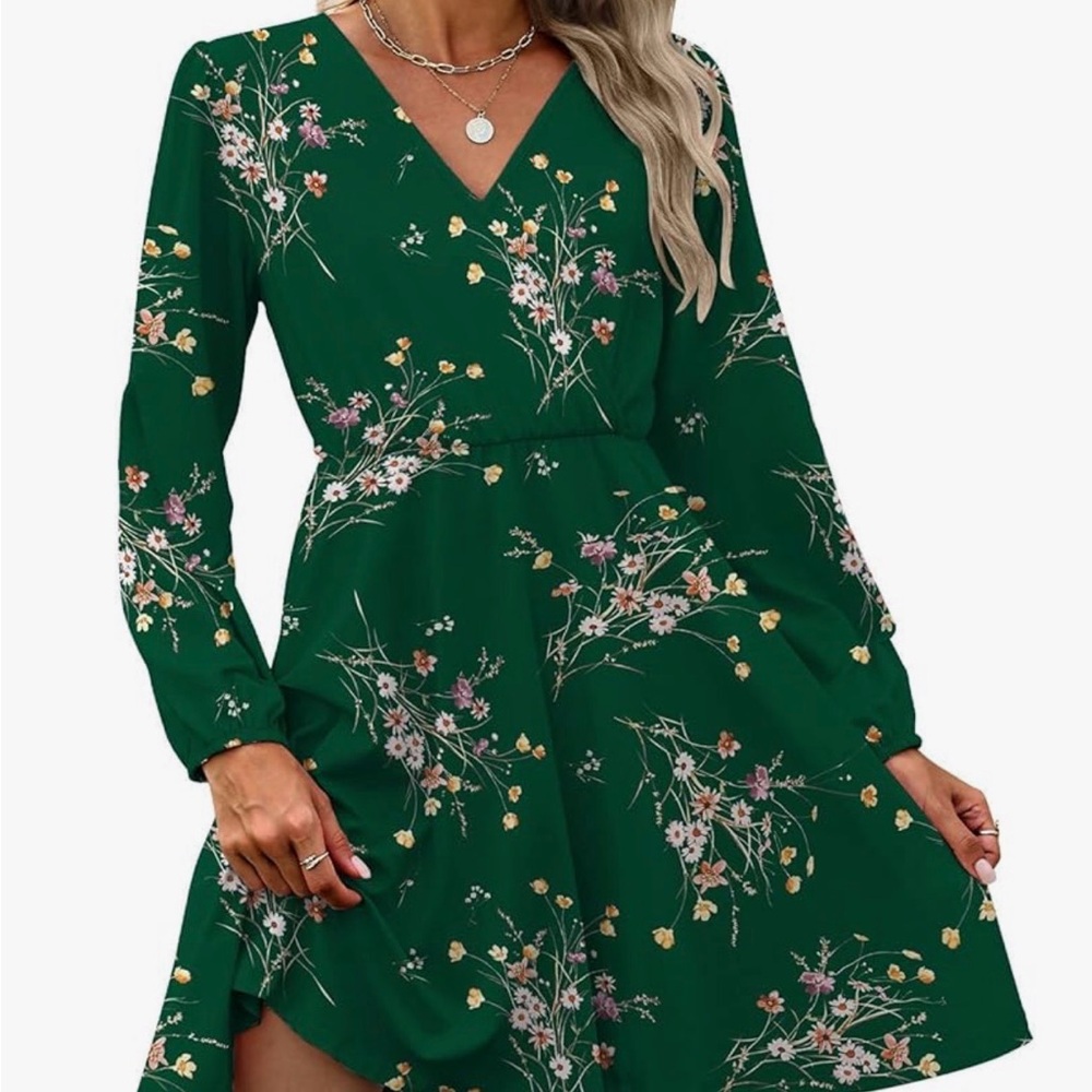 Chic Long Sleeve Floral Dress in Forest Green